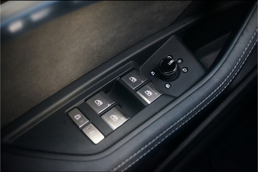 Audi e-tron e-tron 50 quattro Launch edition Black 71 kWh | S Line | Black Edition | Panoramadak | Memory Seats | Camera | Luchtvering | Adaptive Cruise Control | Keyless | Matrix LED | Leder | Stoelverwarming | NAP | BTW