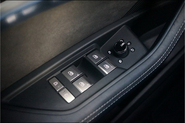 Audi e-tron e-tron 50 quattro Launch edition Black 71 kWh | S Line | Black Edition | Panoramadak | Memory Seats | Camera | Luchtvering | Adaptive Cruise Control | Keyless | Matrix LED | Leder | Stoelverwarming | NAP | BTW