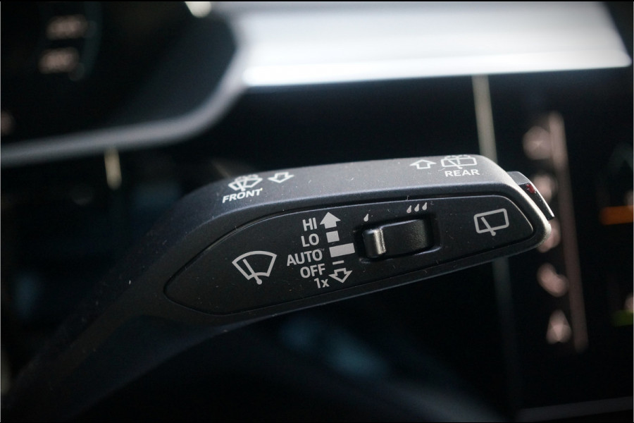 Audi e-tron e-tron 50 quattro Launch edition Black 71 kWh | S Line | Black Edition | Panoramadak | Memory Seats | Camera | Luchtvering | Adaptive Cruise Control | Keyless | Matrix LED | Leder | Stoelverwarming | NAP | BTW