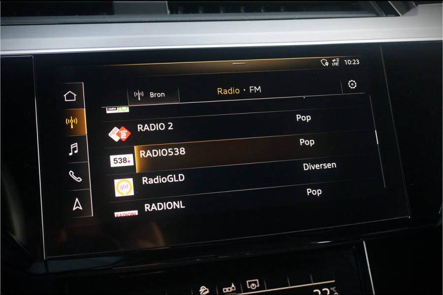Audi e-tron e-tron 50 quattro Launch edition Black 71 kWh | S Line | Black Edition | Panoramadak | Memory Seats | Camera | Luchtvering | Adaptive Cruise Control | Keyless | Matrix LED | Leder | Stoelverwarming | NAP | BTW
