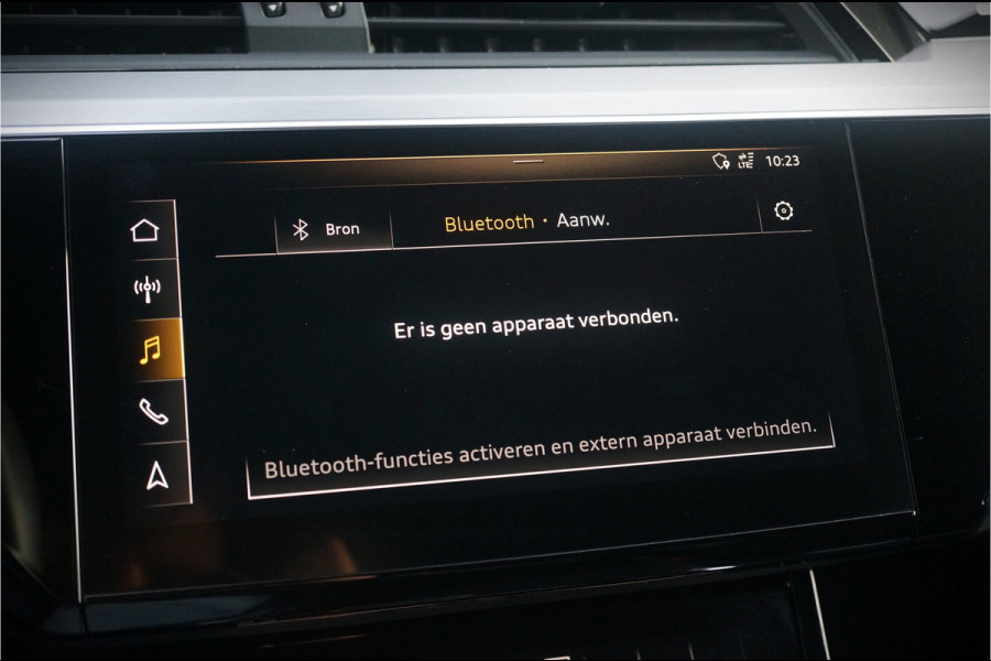 Audi e-tron e-tron 50 quattro Launch edition Black 71 kWh | S Line | Black Edition | Panoramadak | Memory Seats | Camera | Luchtvering | Adaptive Cruise Control | Keyless | Matrix LED | Leder | Stoelverwarming | NAP | BTW