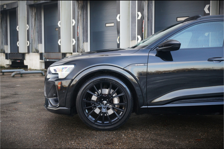 Audi e-tron e-tron 50 quattro Launch edition Black 71 kWh | S Line | Black Edition | Panoramadak | Memory Seats | Camera | Luchtvering | Adaptive Cruise Control | Keyless | Matrix LED | Leder | Stoelverwarming | NAP | BTW