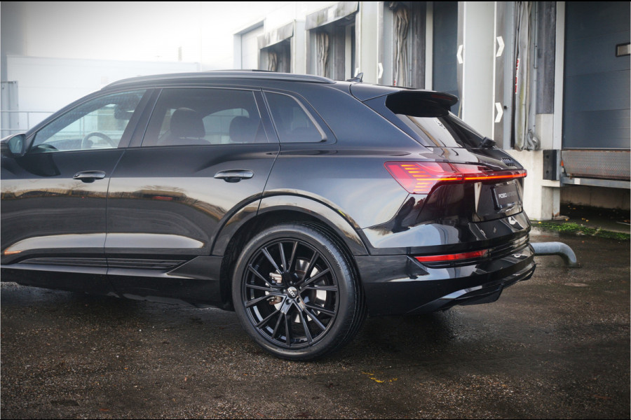 Audi e-tron e-tron 50 quattro Launch edition Black 71 kWh | S Line | Black Edition | Panoramadak | Memory Seats | Camera | Luchtvering | Adaptive Cruise Control | Keyless | Matrix LED | Leder | Stoelverwarming | NAP | BTW