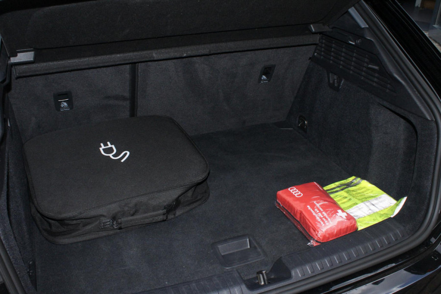 Audi A3 Sportback 40 TFSI e Edition PANO| StoelVW | Keyless | Camera