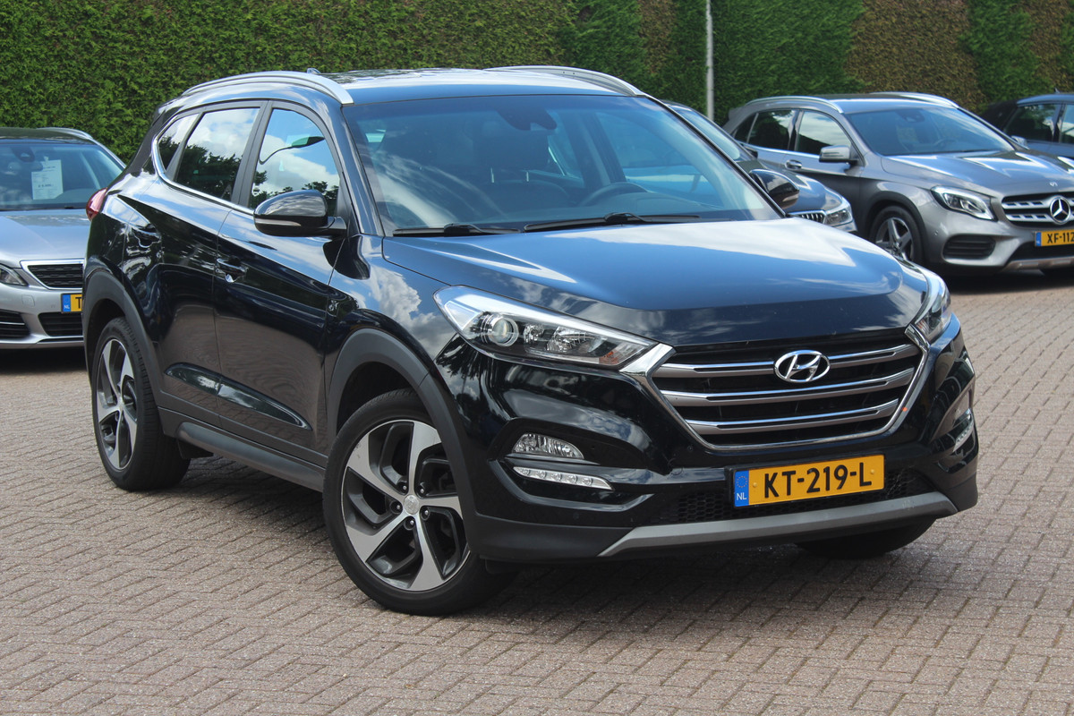 Hyundai Tucson 1.6 GDi Comfort / Trekhaak / Camera / Leder / Navigatie / 19'' / Stoelverwarming 4x / DAB / Cruise Control Hyundai Tucson 1.6 GDi Comfort / Trekhaak / Camera / Leder / Navigatie / 19'' / Stoelverwarming 4x / DAB / Cruise Control