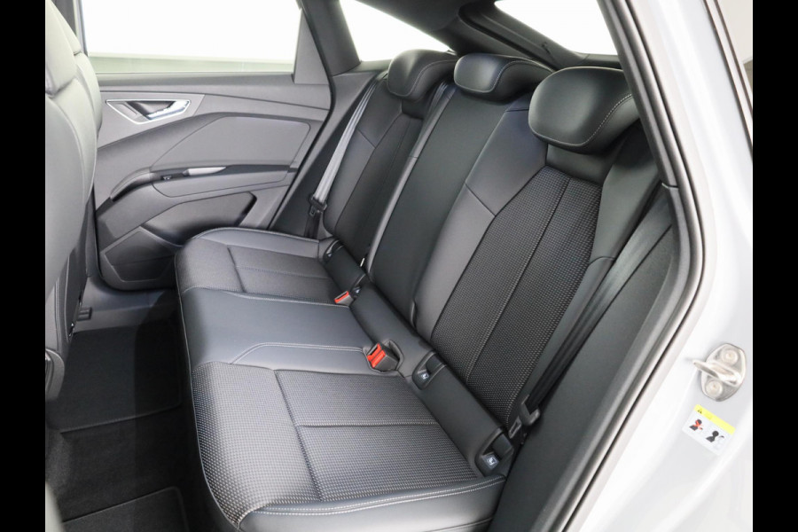 Audi Q4 Sportback e-tron 45 quattro S Edition 82 kWh panoramadak, achteruitrij camera, adaptive cruise control, optiek pakket zwart plus, privacy glass, lichtpakket, spiegelkappen zwart