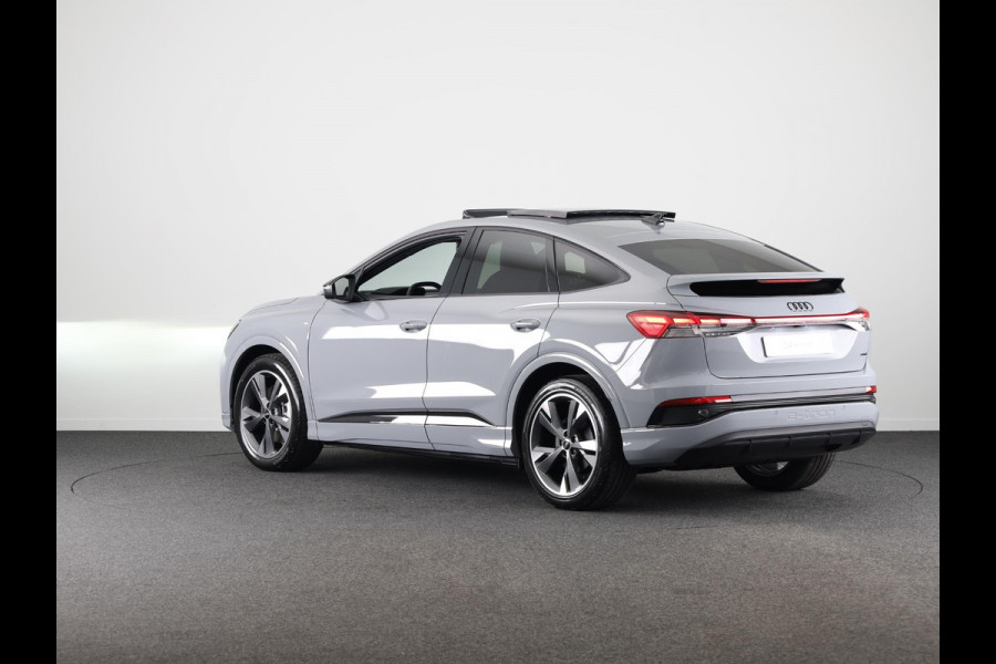 Audi Q4 Sportback e-tron 45 quattro S Edition 82 kWh panoramadak, achteruitrij camera, adaptive cruise control, optiek pakket zwart plus, privacy glass, lichtpakket, spiegelkappen zwart