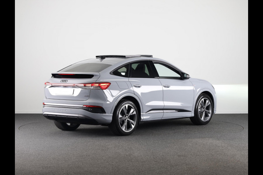 Audi Q4 Sportback e-tron 45 quattro S Edition 82 kWh panoramadak, achteruitrij camera, adaptive cruise control, optiek pakket zwart plus, privacy glass, lichtpakket, spiegelkappen zwart