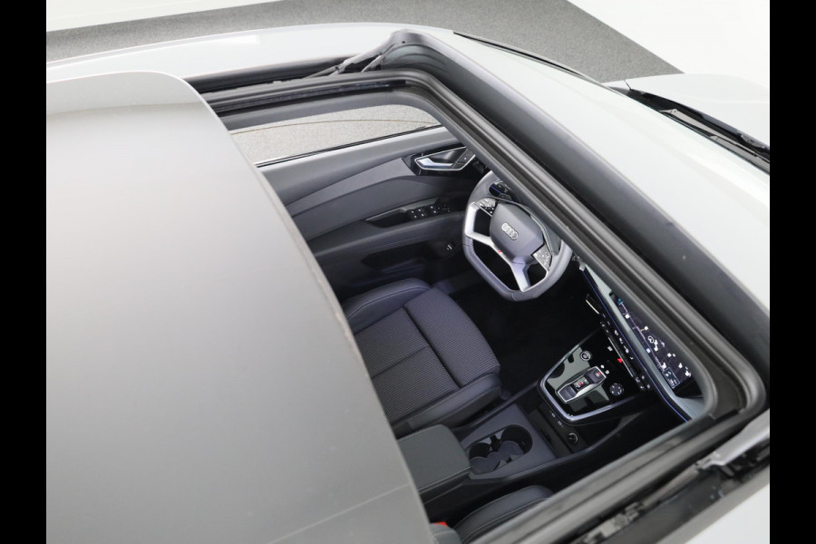 Audi Q4 Sportback e-tron 45 quattro S Edition 82 kWh panoramadak, achteruitrij camera, adaptive cruise control, optiek pakket zwart plus, privacy glass, lichtpakket, spiegelkappen zwart