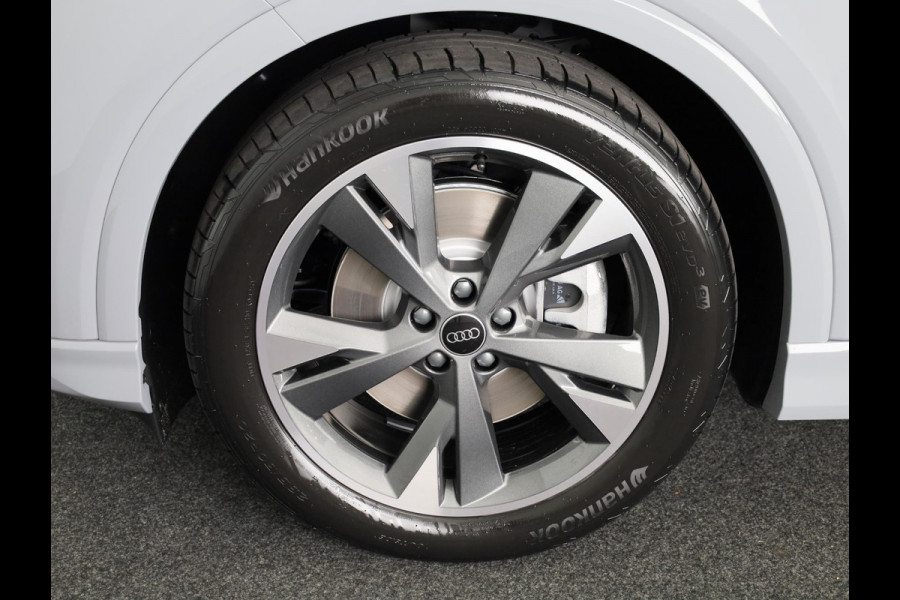 Audi Q4 Sportback e-tron 45 quattro S Edition 82 kWh panoramadak, achteruitrij camera, adaptive cruise control, optiek pakket zwart plus, privacy glass, lichtpakket, spiegelkappen zwart