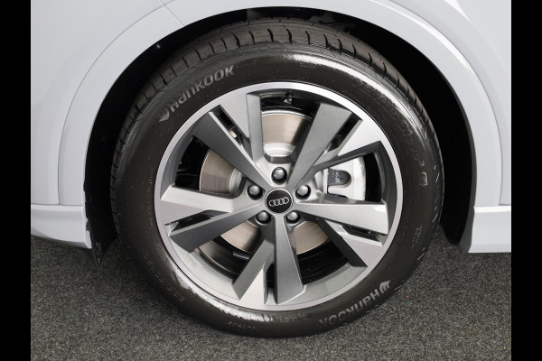 Audi Q4 Sportback e-tron 45 quattro S Edition 82 kWh panoramadak, achteruitrij camera, adaptive cruise control, optiek pakket zwart plus, privacy glass, lichtpakket, spiegelkappen zwart