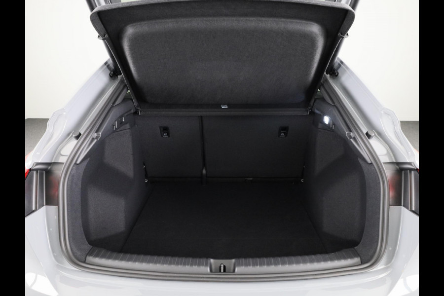 Audi Q4 Sportback e-tron 45 quattro S Edition 82 kWh panoramadak, achteruitrij camera, adaptive cruise control, optiek pakket zwart plus, privacy glass, lichtpakket, spiegelkappen zwart