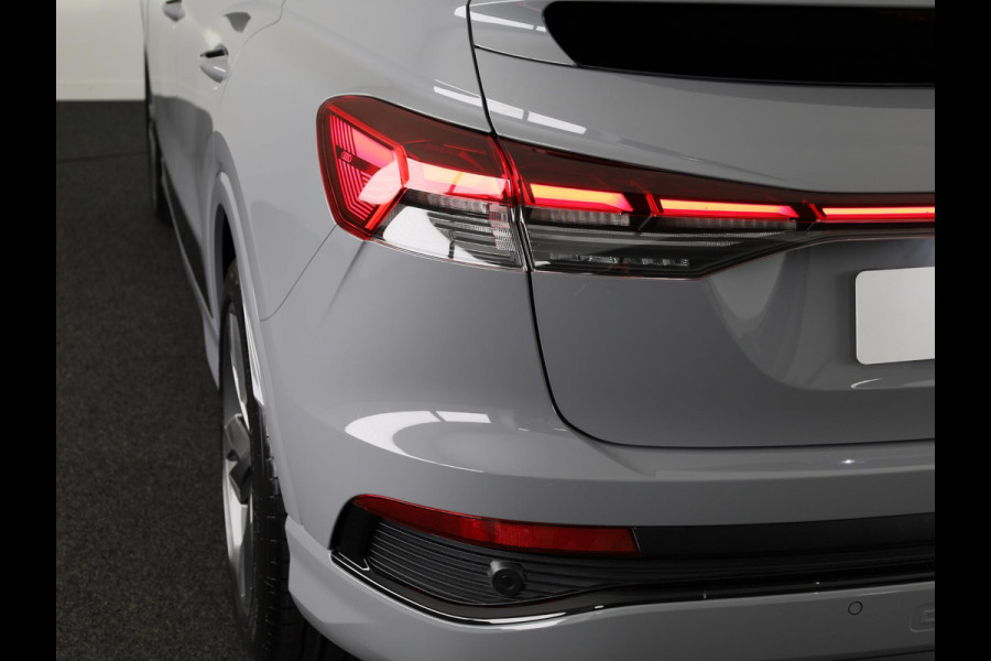 Audi Q4 Sportback e-tron 45 quattro S Edition 82 kWh panoramadak, achteruitrij camera, adaptive cruise control, optiek pakket zwart plus, privacy glass, lichtpakket, spiegelkappen zwart