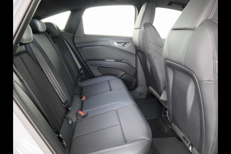 Audi Q4 Sportback e-tron 45 quattro S Edition 82 kWh panoramadak, achteruitrij camera, adaptive cruise control, optiek pakket zwart plus, privacy glass, lichtpakket, spiegelkappen zwart