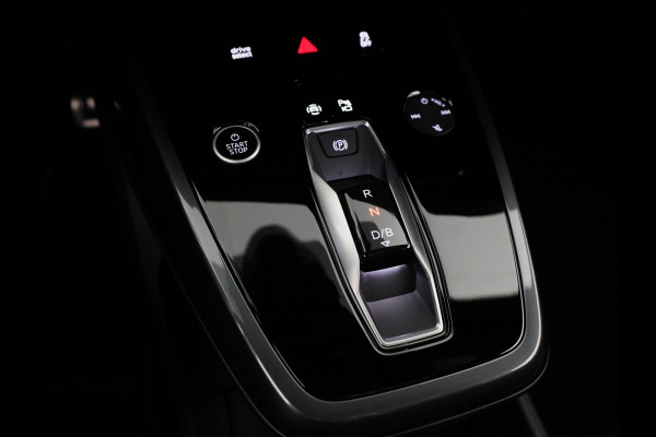 Audi Q4 Sportback e-tron 45 quattro S Edition 82 kWh panoramadak, achteruitrij camera, adaptive cruise control, optiek pakket zwart plus, privacy glass, lichtpakket, spiegelkappen zwart