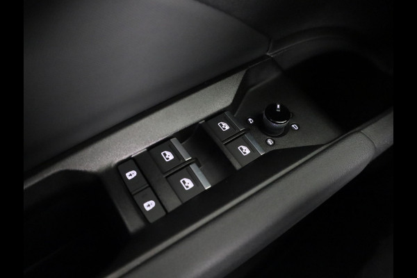 Audi Q4 Sportback e-tron 45 quattro S Edition 82 kWh panoramadak, achteruitrij camera, adaptive cruise control, optiek pakket zwart plus, privacy glass, lichtpakket, spiegelkappen zwart