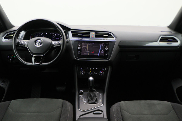Volkswagen Tiguan Allspace 1.5 TSI DSG Highline Business R Virtual Cockpit, ACC, Verwarmde Voorruit, Camera, Apple Carplay, LED, 19''