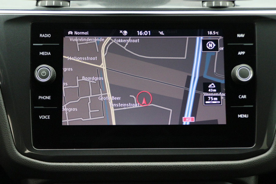 Volkswagen Tiguan Allspace 1.5 TSI DSG Highline Business R Virtual Cockpit, ACC, Verwarmde Voorruit, Camera, Apple Carplay, LED, 19''