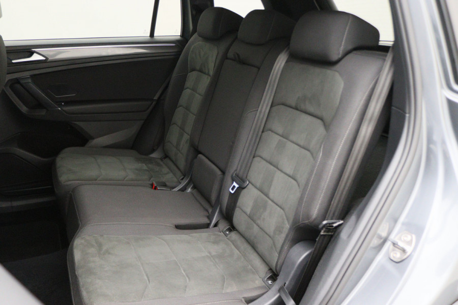 Volkswagen Tiguan Allspace 1.5 TSI DSG Highline Business R Virtual Cockpit, ACC, Verwarmde Voorruit, Camera, Apple Carplay, LED, 19''