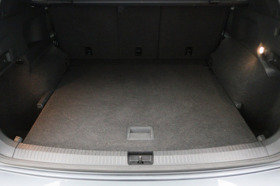 Volkswagen Tiguan Allspace 1.5 TSI DSG Highline Business R Virtual Cockpit, ACC, Verwarmde Voorruit, Camera, Apple Carplay, LED, 19''