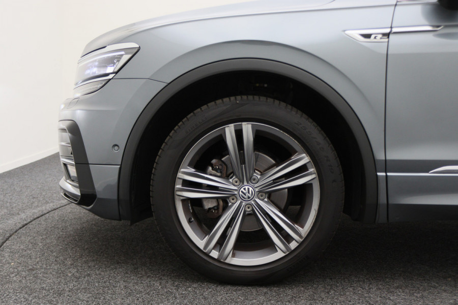 Volkswagen Tiguan Allspace 1.5 TSI DSG Highline Business R Virtual Cockpit, ACC, Verwarmde Voorruit, Camera, Apple Carplay, LED, 19''