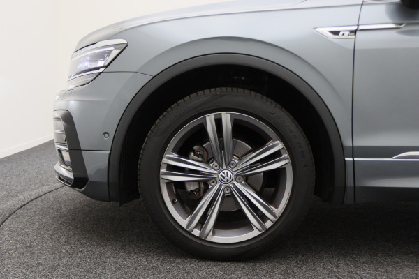 Volkswagen Tiguan Allspace 1.5 TSI DSG Highline Business R Virtual Cockpit, ACC, Verwarmde Voorruit, Camera, Apple Carplay, LED, 19''
