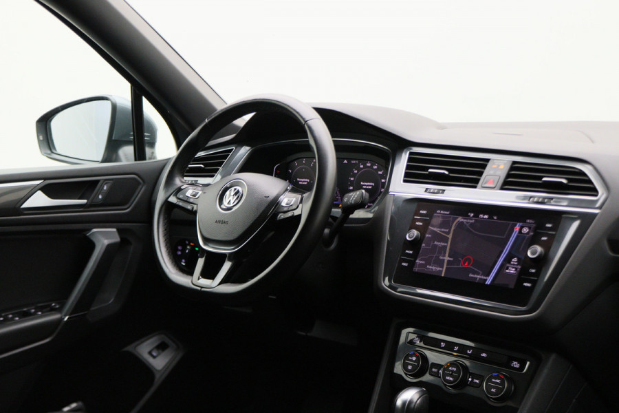 Volkswagen Tiguan Allspace 1.5 TSI DSG Highline Business R Virtual Cockpit, ACC, Verwarmde Voorruit, Camera, Apple Carplay, LED, 19''