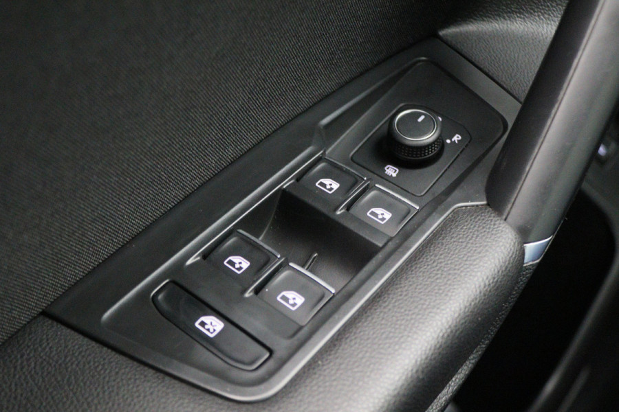 Volkswagen Tiguan Allspace 1.5 TSI DSG Highline Business R Virtual Cockpit, ACC, Verwarmde Voorruit, Camera, Apple Carplay, LED, 19''