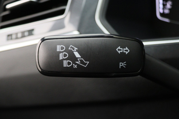 Volkswagen Tiguan Allspace 1.5 TSI DSG Highline Business R Virtual Cockpit, ACC, Verwarmde Voorruit, Camera, Apple Carplay, LED, 19''