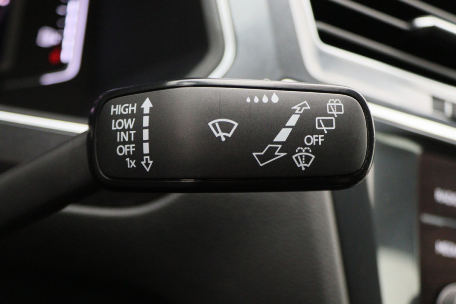 Volkswagen Tiguan Allspace 1.5 TSI DSG Highline Business R Virtual Cockpit, ACC, Verwarmde Voorruit, Camera, Apple Carplay, LED, 19''