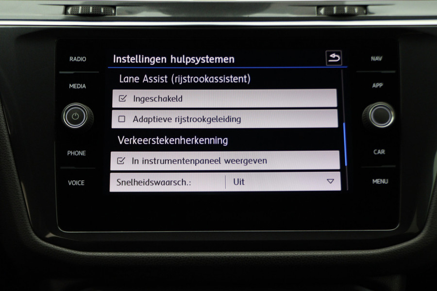 Volkswagen Tiguan Allspace 1.5 TSI DSG Highline Business R Virtual Cockpit, ACC, Verwarmde Voorruit, Camera, Apple Carplay, LED, 19''
