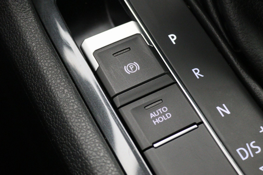 Volkswagen Tiguan Allspace 1.5 TSI DSG Highline Business R Virtual Cockpit, ACC, Verwarmde Voorruit, Camera, Apple Carplay, LED, 19''