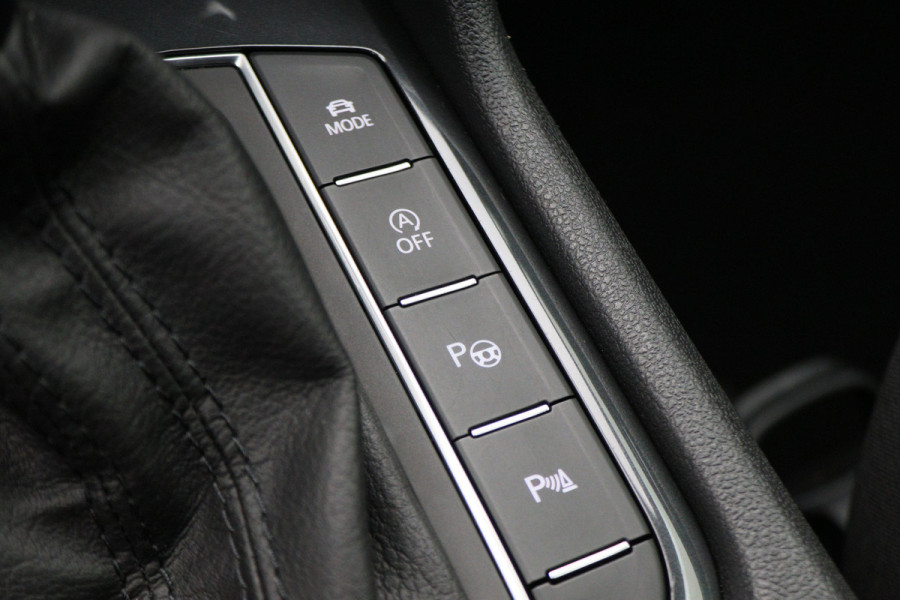 Volkswagen Tiguan Allspace 1.5 TSI DSG Highline Business R Virtual Cockpit, ACC, Verwarmde Voorruit, Camera, Apple Carplay, LED, 19''