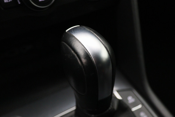 Volkswagen Tiguan Allspace 1.5 TSI DSG Highline Business R Virtual Cockpit, ACC, Verwarmde Voorruit, Camera, Apple Carplay, LED, 19''