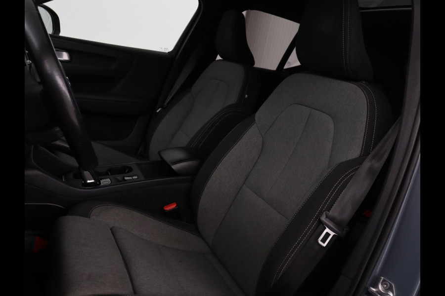 Volvo XC40 1.5 T4 Rech R Design Expression | Panoramadak | Stoel & stuurverwarming | Adaptive cruise | Trekhaak | Camera | Carplay | Getint glas | PHEV
