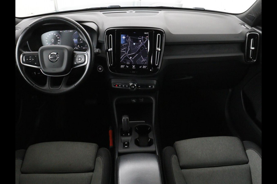 Volvo XC40 1.5 T4 Rech R Design Expression | Panoramadak | Stoel & stuurverwarming | Adaptive cruise | Trekhaak | Camera | Carplay | Getint glas | PHEV