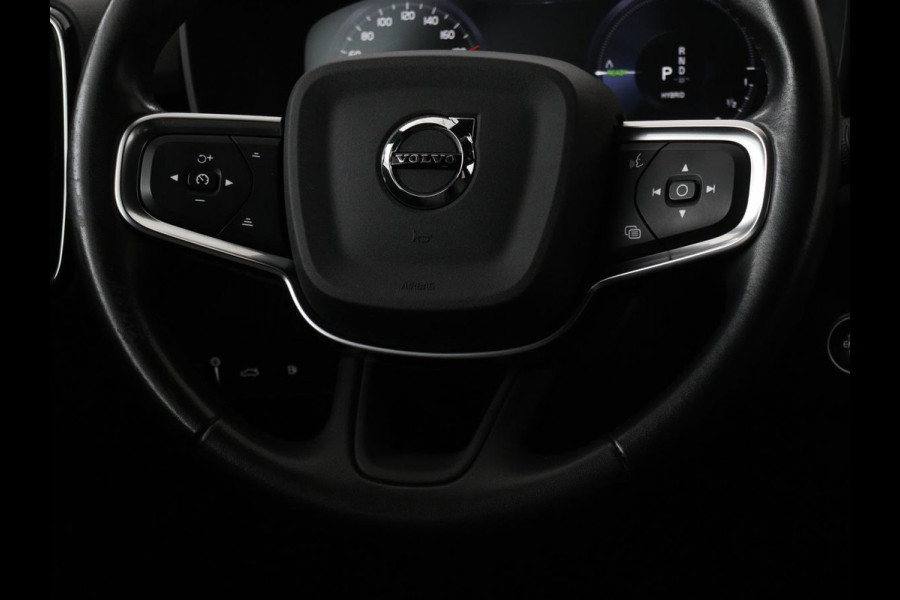 Volvo XC40 1.5 T4 Rech R Design Expression | Panoramadak | Stoel & stuurverwarming | Adaptive cruise | Trekhaak | Camera | Carplay | Getint glas | PHEV