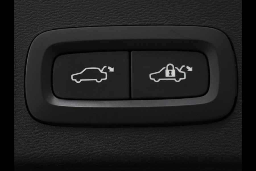 Volvo XC40 1.5 T4 Rech R Design Expression | Panoramadak | Stoel & stuurverwarming | Adaptive cruise | Trekhaak | Camera | Carplay | Getint glas | PHEV