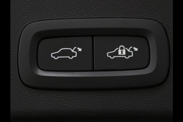 Volvo XC40 1.5 T4 Rech R Design Expression | Panoramadak | Stoel & stuurverwarming | Adaptive cruise | Trekhaak | Camera | Carplay | Getint glas | PHEV
