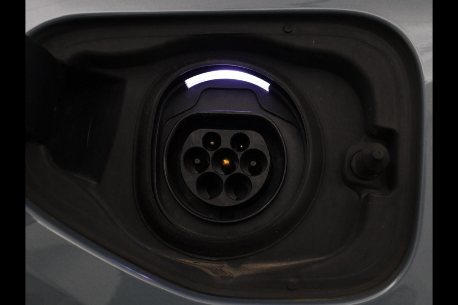 Volvo XC40 1.5 T4 Rech R Design Expression | Panoramadak | Stoel & stuurverwarming | Adaptive cruise | Trekhaak | Camera | Carplay | Getint glas | PHEV