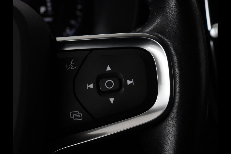 Volvo XC40 1.5 T4 Rech R Design Expression | Panoramadak | Stoel & stuurverwarming | Adaptive cruise | Trekhaak | Camera | Carplay | Getint glas | PHEV