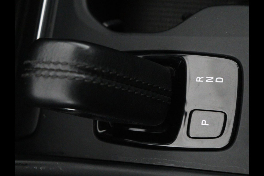 Volvo XC40 1.5 T4 Rech R Design Expression | Panoramadak | Stoel & stuurverwarming | Adaptive cruise | Trekhaak | Camera | Carplay | Getint glas | PHEV
