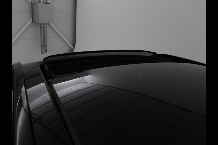 Volvo XC40 1.5 T4 Rech R Design Expression | Panoramadak | Stoel & stuurverwarming | Adaptive cruise | Trekhaak | Camera | Carplay | Getint glas | PHEV