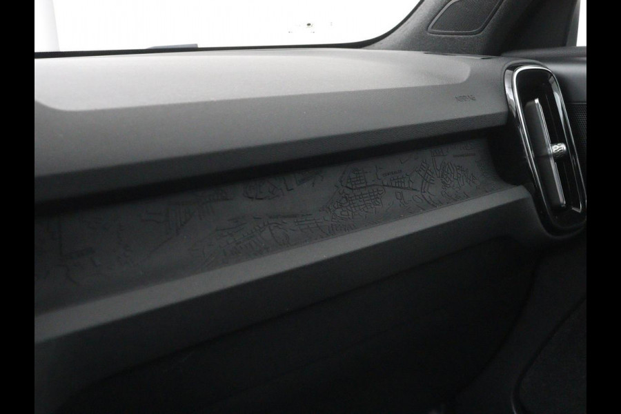 Volvo XC40 1.5 T4 Rech R Design Expression | Panoramadak | Stoel & stuurverwarming | Adaptive cruise | Trekhaak | Camera | Carplay | Getint glas | PHEV