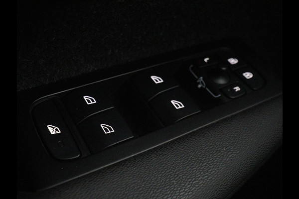 Volvo XC40 1.5 T4 Rech R Design Expression | Panoramadak | Stoel & stuurverwarming | Adaptive cruise | Trekhaak | Camera | Carplay | Getint glas | PHEV