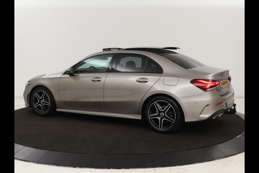 Mercedes-Benz A-Klasse 200 Business Solution AMG | Panoramadak | Stoelverwarming | Matrix LED | Carplay | Memory | Trekhaak | Leder/Alcantara | Widescreen | Navigatie