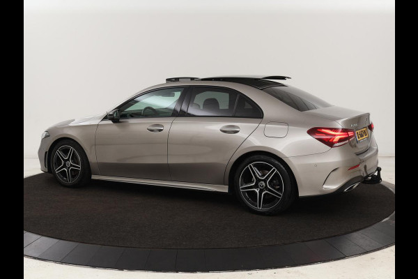 Mercedes-Benz A-Klasse 200 Business Solution AMG | Panoramadak | Stoelverwarming | Matrix LED | Carplay | Memory | Trekhaak | Leder/Alcantara | Widescreen | Navigatie