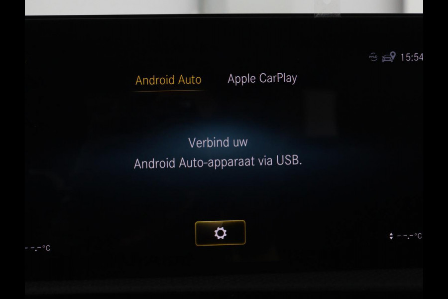Mercedes-Benz A-Klasse 200 Business Solution AMG | Panoramadak | Stoelverwarming | Matrix LED | Carplay | Memory | Trekhaak | Leder/Alcantara | Widescreen | Navigatie