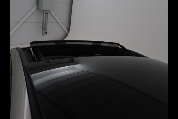 Mercedes-Benz A-Klasse 200 Business Solution AMG | Panoramadak | Stoelverwarming | Matrix LED | Carplay | Memory | Trekhaak | Leder/Alcantara | Widescreen | Navigatie