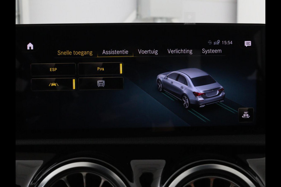 Mercedes-Benz A-Klasse 200 Business Solution AMG | Panoramadak | Stoelverwarming | Matrix LED | Carplay | Memory | Trekhaak | Leder/Alcantara | Widescreen | Navigatie